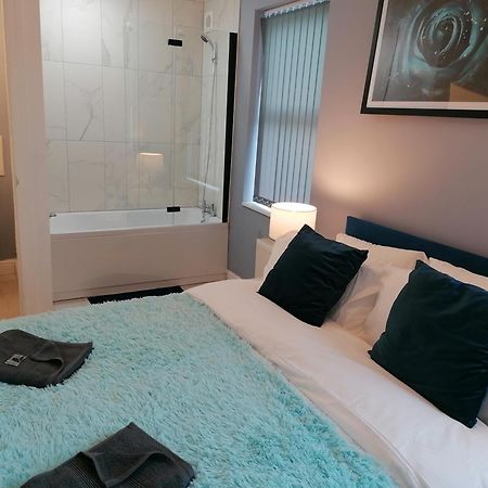 Blok 3 -Jacuzzi Suites, Apartment & Ensuite Rooms Blackpool Ngoại thất bức ảnh